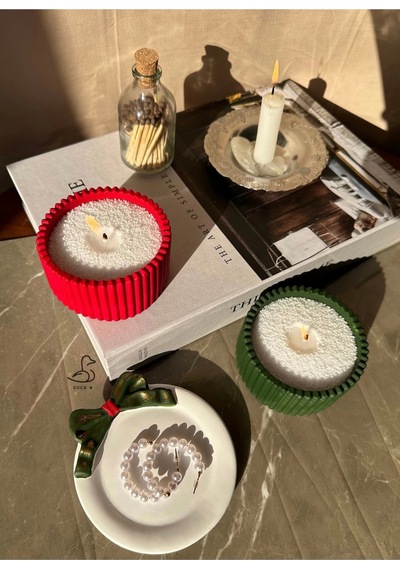 Yılbaşı Konsept Kurdele Görünümlü Dekoratif Tabak Ve İnci Toz Mum Set 2 Li Beyaz
