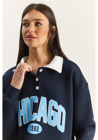 Shade Kadın Polo Yaka Chicago Baskılı Üç İplik Şardonlu Sweatshirt 60601050 - Lacivert