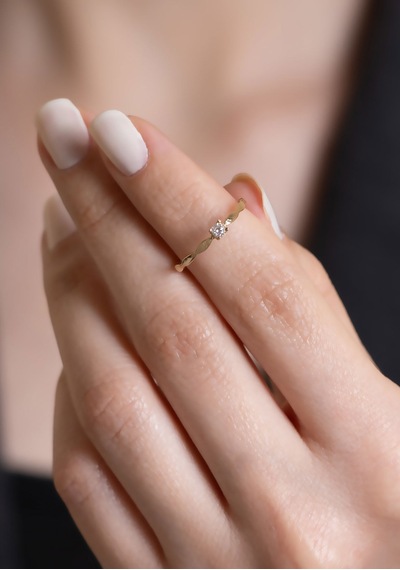 14 Ayar Altın Minimal Beyaz Taşlı Yüzük Sarı Altın