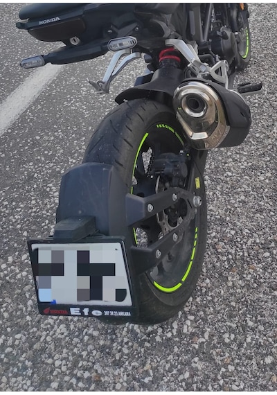 Honda CB250R Kısa Kuyruk ve Sıyırıcı Üzeri Işıklı Plakalık