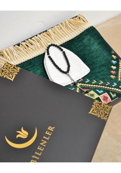 Erkekler İçin Seccade Takke Tesbih Hediyelik Seti Kilim Desenli Kadife Astarlı Seccade, 33 Lü Erkek Tesbihi, Takke Ve Özel Kutu Yeşil Erkekler İçin Seccade Takke Tesbih Hediyelik Seti Kilim Desenli Kadife Astarlı Seccade, 33 Lü Erkek Tesbihi, Takke Ve Özel Kutu Yeşil