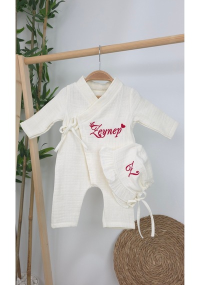 Gros Shop Müslin Yeni Doğan 4katlı Organik %100pamuk Kişiye Özgü Nakışlı Hastane Çıkış Seti Kalpli Model-7 Ekru