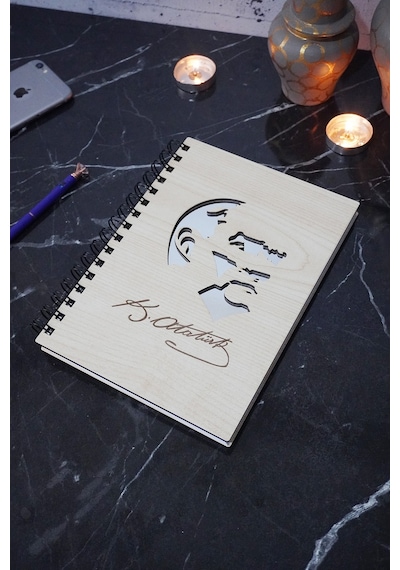 Mustafa Kemal Atatürk Ahşap Defter - A5 Spiralli - Günlük - Çizgisiz Defter Ahşap Rengi Banu