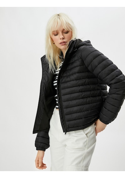 Koton Kısa Şişme Mont Kapüşonlu Fermuarlı Kolları Lastikli Siyah 4wak20127ew 4WAK20127EW999 Siyah Koton Kısa Şişme Mont Kapüşonlu Fermuarlı Kolları Lastikli Siyah 4wak20127ew 4WAK20127EW999 Siyah