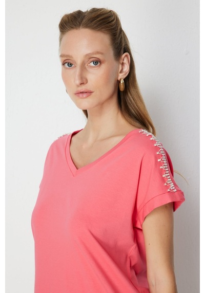 On Kadın Omuzları Taşlı V Yaka Pamuklu T-shirt 71415 Mercan