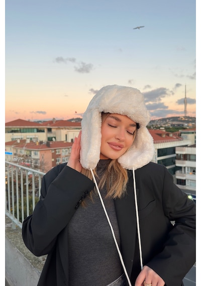 Mollycrush Kadın Ekru Suni Peluş Tüylü Elit Ponponlu Şapka Bere Ekru