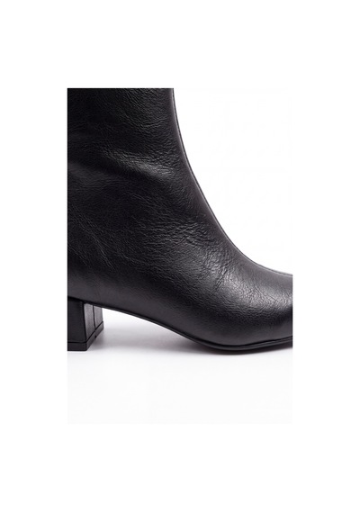 V.s.h Velvet Velar Kadın Siyah Cilt Sivri Burun Alçak Blok Topuklu Yandan Fermuarlı Kısa Bot 4 Cm Topuk-2590 V.s.h Velvet Velar Kadın Siyah Cilt Sivri Burun Alçak Blok Topuklu Yandan Fermuarlı Kısa Bot 4 Cm Topuk-2590