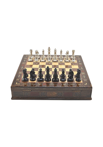 Gifthome Premium Black Metal Klasik Satranç Takımı Ve El İmali Masif Ahşap Sandıklı Ceviz Tahtası 38x38x6 Cm.