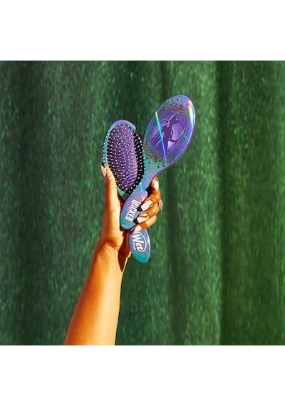 Wet Brush Orijinal Detangler Saç Fırçası Elphaba Wicked Kit - Ultra Yumuşak Intelliflex Kıllar - Dolaşık Açıcı Fırça Tüm Saç Tipleri İçin Dolaşık Açıcı Fırça Islak Kuru Ve Hasarlı - 1 Fırça Ve 1 Wet Brush Orijinal Detangler Saç Fırçası Elphaba Wicked Kit - Ultra Yumuşak Intelliflex Kıllar - Dolaşık Açıcı Fırça Tüm Saç Tipleri İçin Dolaşık Açıcı Fırça Islak Kuru Ve Hasarlı - 1 Fırça Ve 1