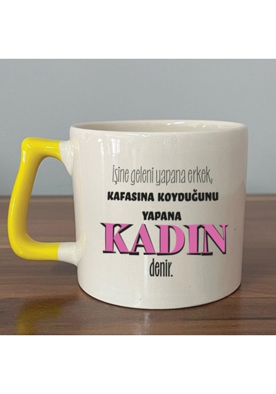 İşine Geleni Yapana Erkek Baskılı Kadınlar Günü Sarı Kulplu D Kupa