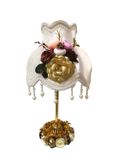 Ekru Kadife Kaplı Çiçek Dekorlu Başlık Gold Metal Çiçek Süslemeli Ayaklı Klasik Abajur 50x25cm