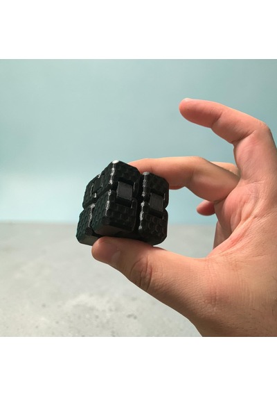 Sonsuz Stres Küpü Infinity Cube - Parmak Egzersiz Ve El Kondisyon Aparatı - Ergonomik Petek Dokulu Odaklanma Aracı - Anti-stres Ve Zihin Boşaltma Aparatı