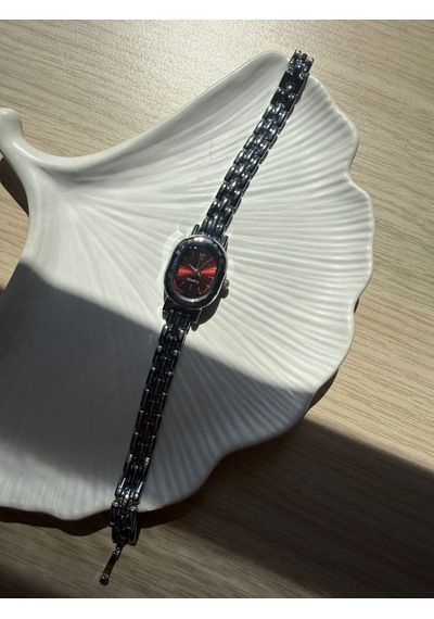 Minimal Metal Kadın Kol Saati İçi Kırmızı Altın