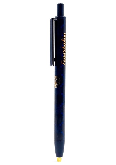 Fenerium Fenerbahçe Orijinal Lisanslı 6 Renk Logo Gri Tribün T-shirt + Kalem Set Hediyelik Ahşap Kutulu Gri Fenerium Fenerbahçe Orijinal Lisanslı 6 Renk Logo Gri Tribün T-shirt + Kalem Set Hediyelik Ahşap Kutulu Gri