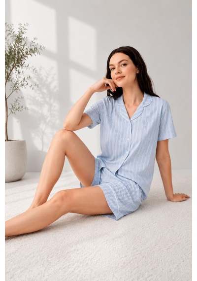 Arnetta Premium Seri Kadın Gömlek Yaka Önden Düğmeli %100 Pamuklu Kısa Kol Şortlu Pijama Takım Mavi Arnetta Premium Seri Kadın Gömlek Yaka Önden Düğmeli %100 Pamuklu Kısa Kol Şortlu Pijama Takım Mavi