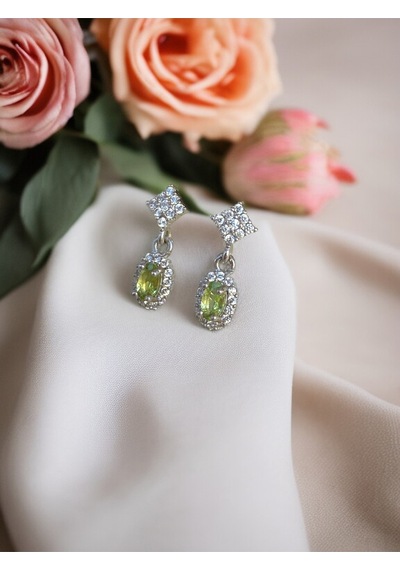 Oval Kristal Taşlı Minimal Beyaz Altın Kaplama Küpe Beyaz