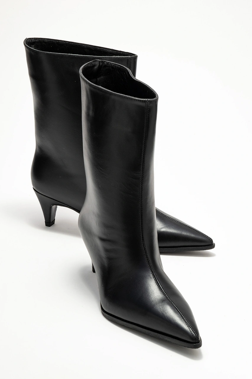 Luvishoes Luvi Shoes Aleo Siyah Cilt Hakiki Deri Sivri Burunlu Kadın Kısa Topuklu Bot Siyah-Cilt Luvishoes Luvi Shoes Aleo Siyah Cilt Hakiki Deri Sivri Burunlu Kadın Kısa Topuklu Bot Siyah-Cilt
