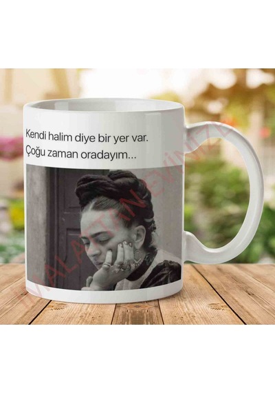 A2728 Frida Kahlo Kendi Halim İki Tarafı Baskılı Kupa Bardak.jpg