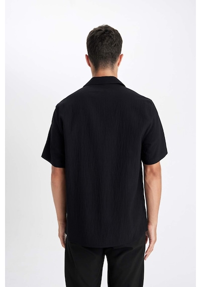 DeFacto Siyah Relax Fit Polo Yaka Krinkıl Kısa Kollu Gömlek C4127AX24AUBK27 DeFacto Siyah Relax Fit Polo Yaka Krinkıl Kısa Kollu Gömlek C4127AX24AUBK27
