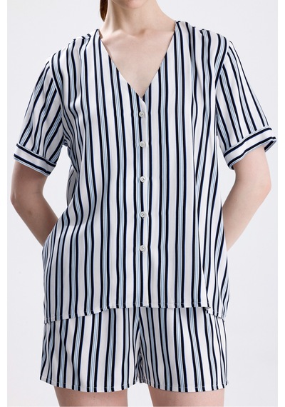 Kadın Çizgili Şortlu Pijama Takımı Kısa Kollu, Önden Düğmeli, Yazlık Ev Giyim Çok Renkli