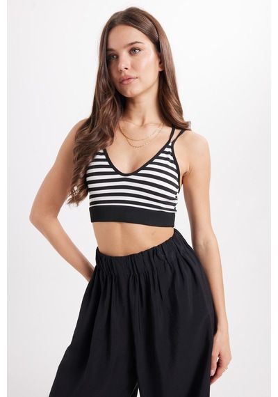 Tudors Kadın Slim Fit Dar Kesim Sırtı Çapraz Bağlamalı Askılı V Yaka Çizgili Siyah Crop -51086