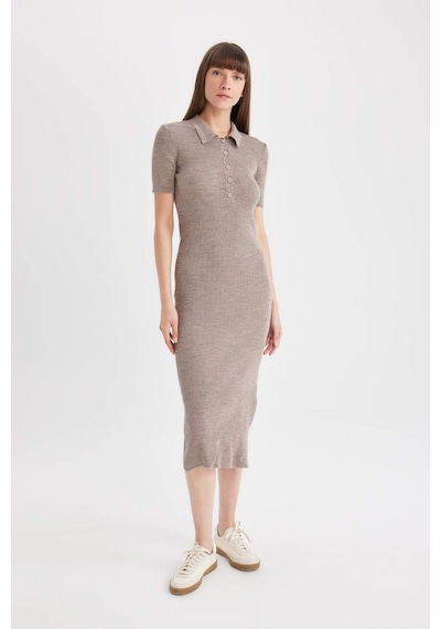 DeFacto Fitted Polo Yaka Kısa Kollu Yırtmaçlı Midi Triko Elbise - Bej D4914AXNSBG476