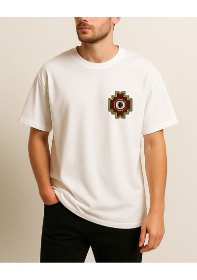 Etnik Yeşil Detaylı Halı Baskılı T-shirt Beyaz