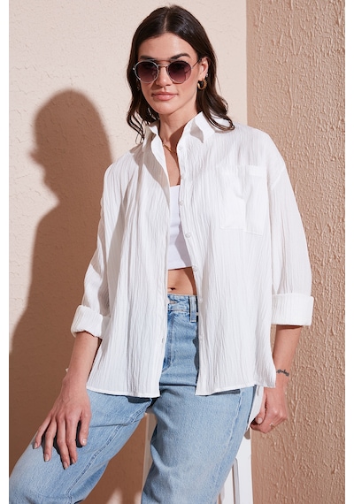 Lela Regular Fit Tek Cepli Önü Kısa Arkası Uzun Krinkıl Bayan Gömlek 6772752 Beyaz Lela Regular Fit Tek Cepli Önü Kısa Arkası Uzun Krinkıl Bayan Gömlek 6772752 Beyaz
