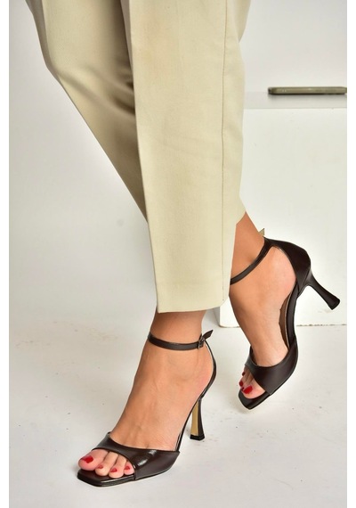 Fox Shoes Y569823309 Kahverengi İnce Topuklu Kadın Ayakkabı Kahverengi