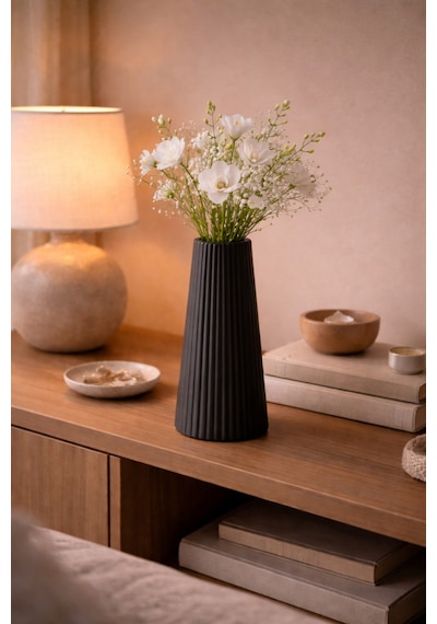 Modern Beyaz Vazo Güne Sade Bir Başlangıç 17.8 7.7 Cm Siyah
