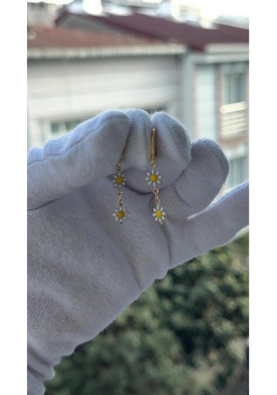 Kadın Sallantılı Gold Renk Papatya Model Küpe Gold