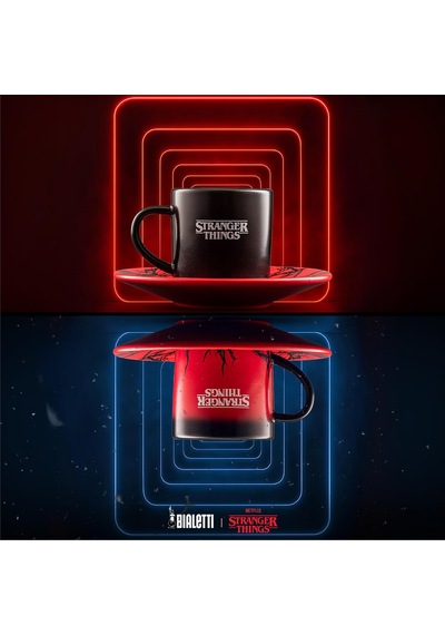 Tr Stranger Things 2 Fincan Ve 2 Tabak Seti - Isıya Duyarlı Renk Değiştiren - Bulaşık Makinesinde Yıkanamaz - Her Diğer