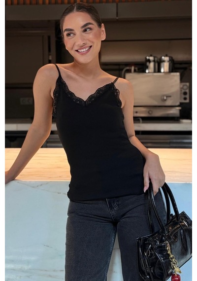 Madmext Siyah Dantelli V Yaka İnce Askılı Atlet Mg2720