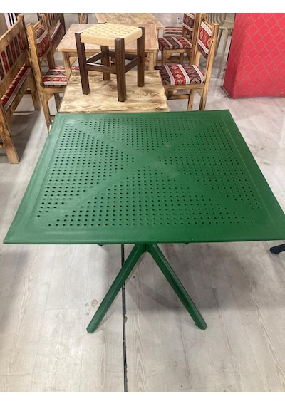 Dayanıklı Yeşil Renk Plastik Kare Masa Delikli Model