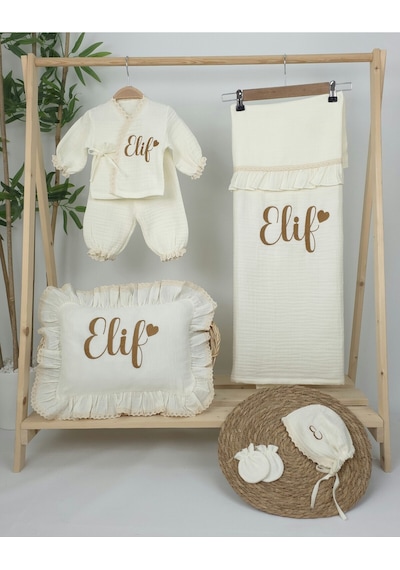 Gros Shop Müslin Yeni Doğan 4katlı Organik %100pamuk Kişiye Özgü Nakışlı Hastane Çıkış Seti Kalpli Model-8 Ekru