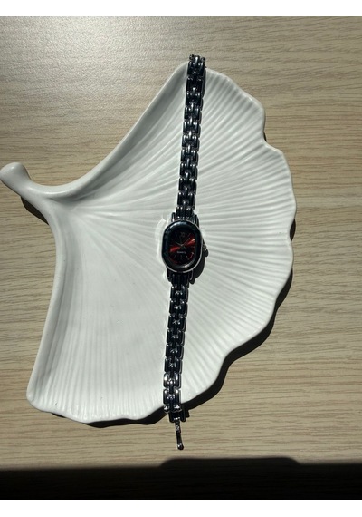 Minimal Metal Kadın Kol Saati İçi Kırmızı Altın
