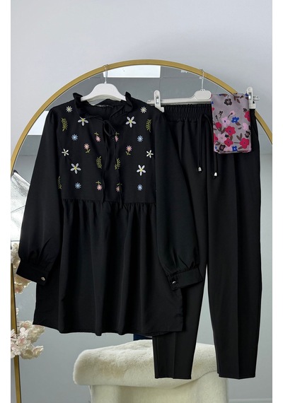 Lovie Moda Kadın Çiçek İşlemeli Takım - Siyah Beyaz