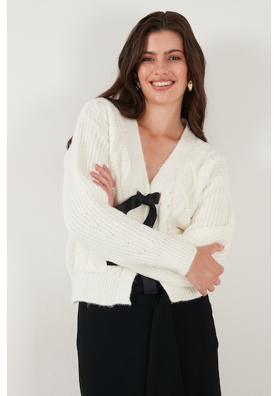 Lela Premium Regular Fit V Yaka Fiyonk Bağlama Detaylı Örgü Desenli Triko Bayan Hırka 680Kz1947 Ekru