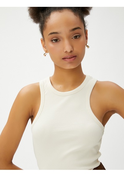 Koton Halter Yaka Fitilli Atlet Basic Biye Detaylı Pamuklu Bej 3sal30167ık Ekru Koton Halter Yaka Fitilli Atlet Basic Biye Detaylı Pamuklu Bej 3sal30167ık Ekru