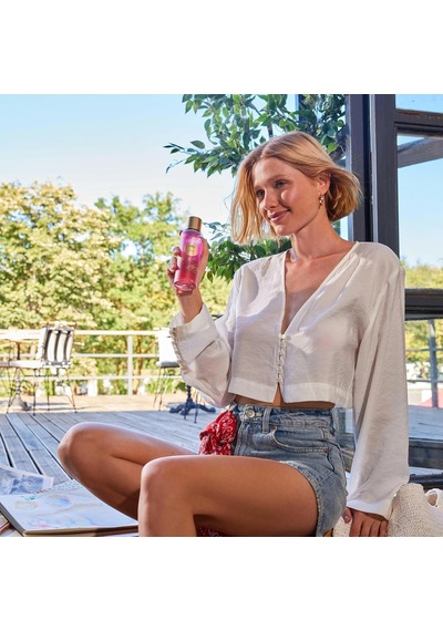 Mad Charm Body Mist 250 Ml Hanımeli, Yasemin Ve Amber İle Çiçeksi, Canlandırıcı Ve Kalıcı Kadın Vücut Spreyi