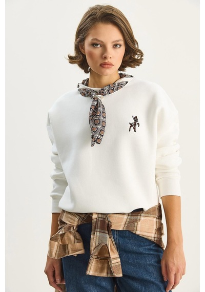 Shade Kadın Fular Detaylı Ceylan Nakışlı Üç İplik Şardonlu Oversize Sweatshirt 6916 60283615 - Beyaz