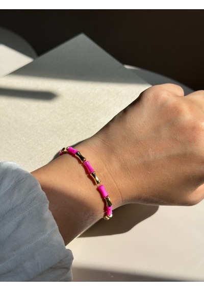 Pembe Detaylı Altın Renk Kadın Çelik Bileklik Zarif Ve Canlı Tasarım Altın