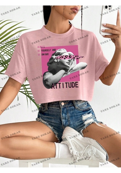 Flood Of Style Crop Ckod-232913 Heykel & Slogan Grafikli Düşük Omuzlu Kısa Pembe