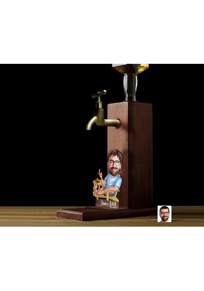 Bk Gift Kişiye Özel Adam Karikatürlü Musluklu Ahşap Viski Standı-1, Viski Çeşmesi, Doğum Günü Hediyesi, İçecek Dispenseri