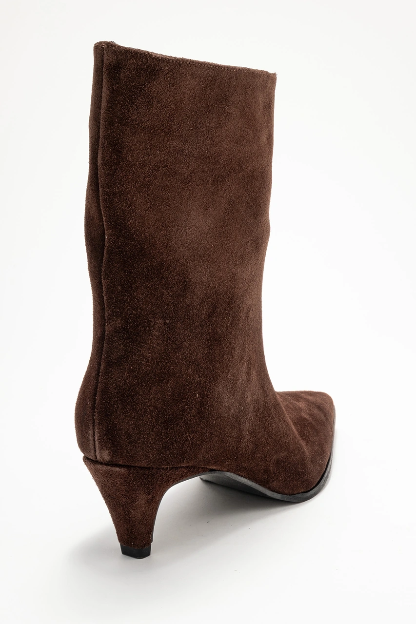 Luvishoes Luvi Shoes Aleo Kahverengi Süet Hakiki Deri Sivri Burunlu Kadın Kısa Topuklu Bot Süet Kahve Luvishoes Luvi Shoes Aleo Kahverengi Süet Hakiki Deri Sivri Burunlu Kadın Kısa Topuklu Bot Süet Kahve