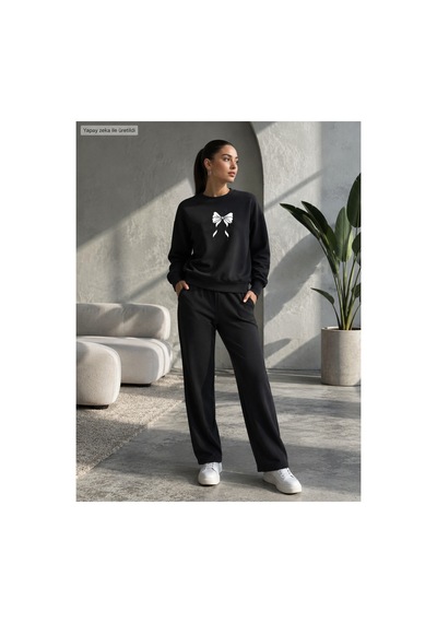 Herkesemoda Beyaz Kurdele Baskılı Bisiklet Yaka 2 İplik Şardonlu Kumaş Eşofman Takımı Siyah Herkesemoda Beyaz Kurdele Baskılı Bisiklet Yaka 2 İplik Şardonlu Kumaş Eşofman Takımı Siyah