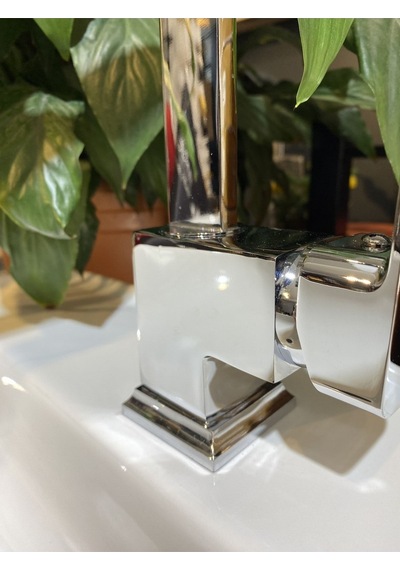 İsaoğlu Yapı Mutfak Bataryası Silver Gümüş Evye Muslugu Grape Kare Tasarım Mutfak Musluğu Gümüş