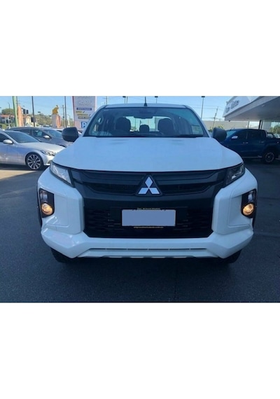 Mitsubishi L200 Far Çerçevesi Seti 2019+ Siyah