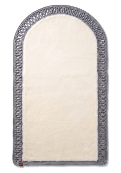 Merplush Mihraplı Peluş Seccade 75x130 Cm Süet Taban Yıkanabilir Yumuşak Namaz Halısı Krem - Gri
