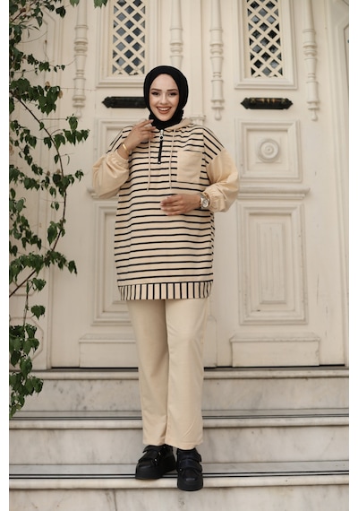 Genel Markalar Moda Efsa Tesettür Giyim Kapüşonlu Ve Önü Yarım Fermuarlı Çizgili 2 İplik Pantalon İle Tunik Takım Bej Bej Genel Markalar Moda Efsa Tesettür Giyim Kapüşonlu Ve Önü Yarım Fermuarlı Çizgili 2 İplik Pantalon İle Tunik Takım Bej Bej